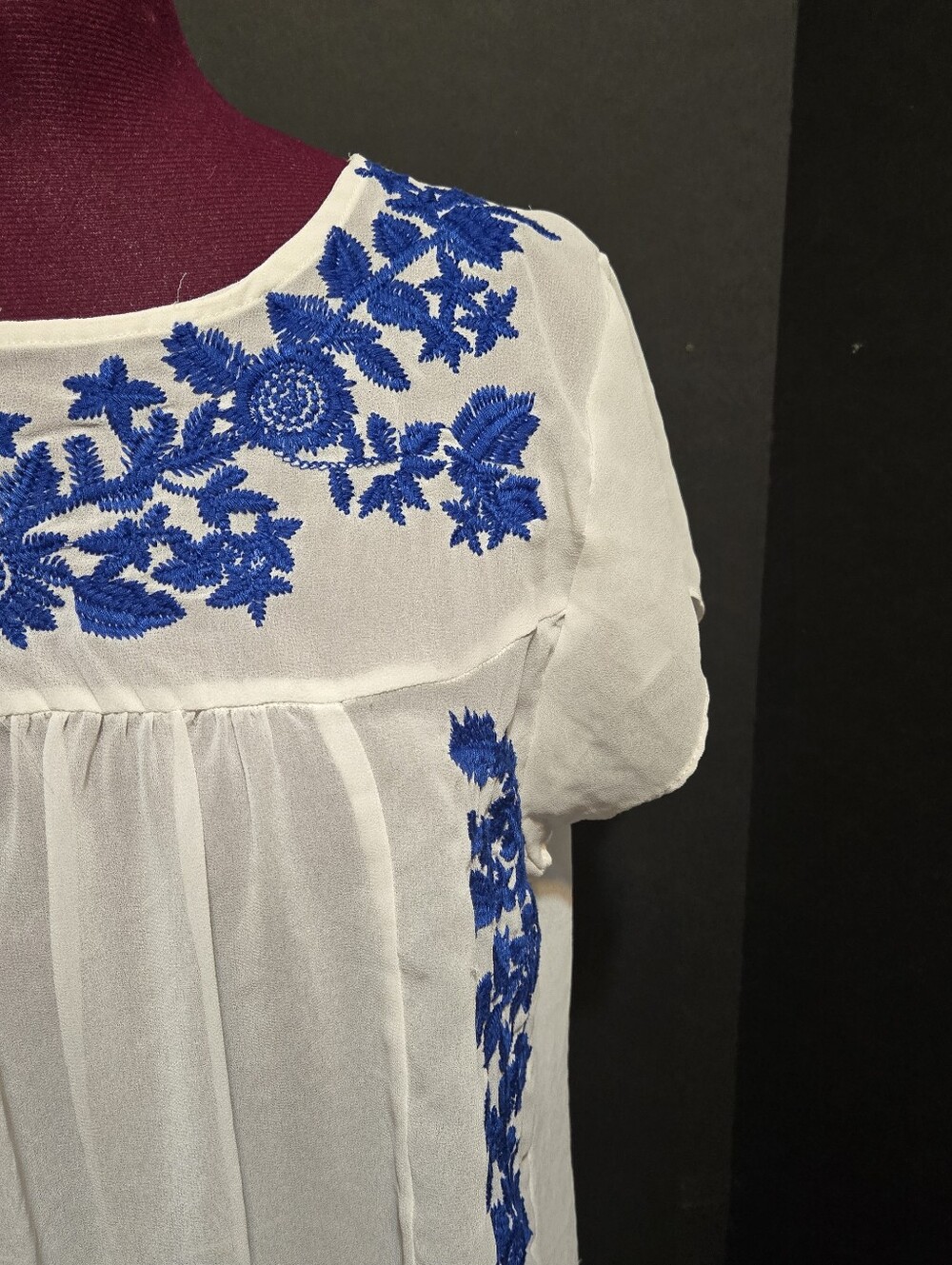 Blue and white Embroidered BOHO flowy bohemian top cap sleeve - Picture 3 of 8